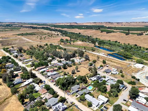 17161 N Waldby Ave, Friant, CA 93626