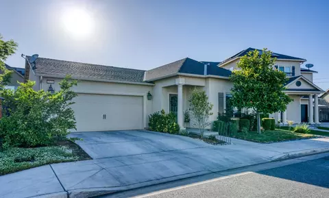 2120 Hermosa Ave, Clovis, CA 93619