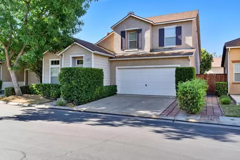 1738 Glen Kippen Ln, Clovis, CA 93619