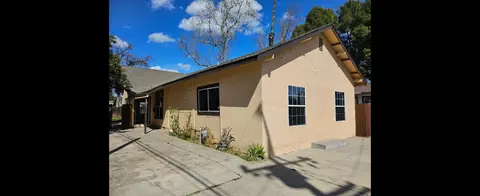 1221 E Hedges Ave, Fresno, CA 93728