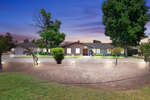 5209 N Marjan Ave, Clovis, CA 93619