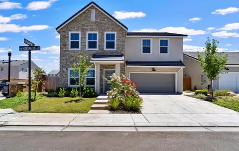 353 Huntington Ave S, Madera, CA 93636