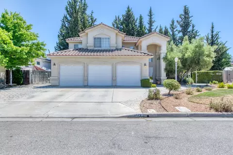 9512 N Recreation Ave, Fresno, CA 93720