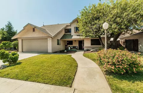 1837 E Deyoung Dr, Fresno, CA 93720