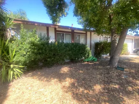 244 N Lillie Ave, Dinuba, CA 93618
