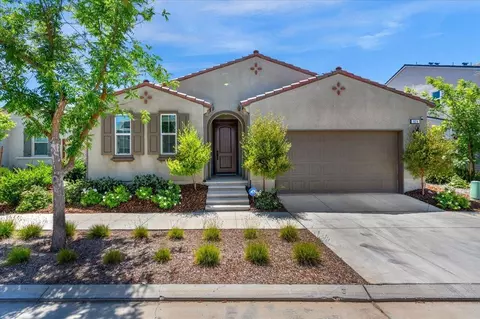 824 Orchard Hills Rd, Madera, CA 93636