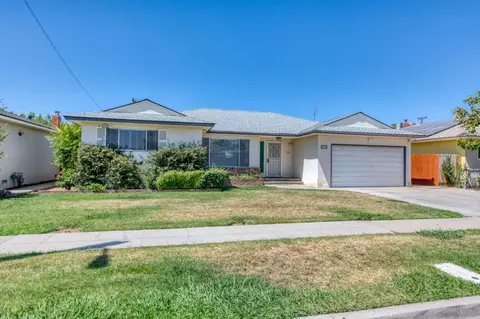 706 E Dovewood Ln, Fresno, CA 93710
