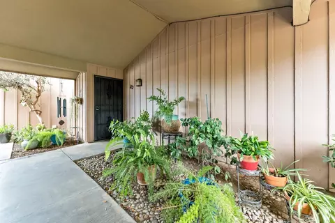 5090 N College Ave #112, Fresno, CA 93704
