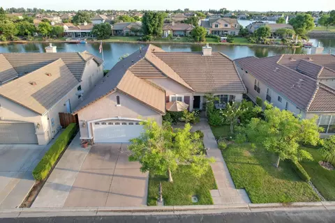 10787 E Clearwater Way, Clovis, CA 93619