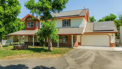 4932 E Richmond Ave, Clovis, CA 93619