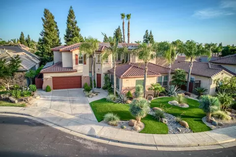 36 W Jordan Ave, Clovis, CA 93611