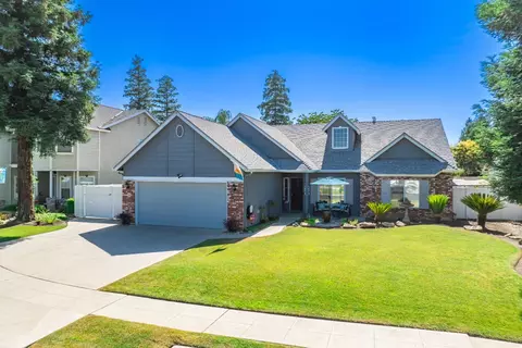 832 N Cherry Ln, Clovis, CA 93611