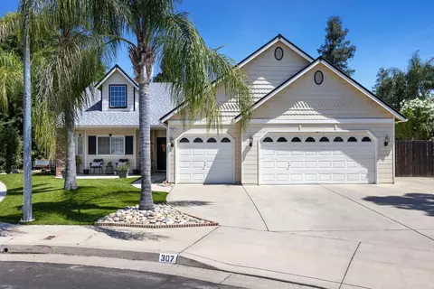 307 Bedford Ave, Clovis, CA 93611