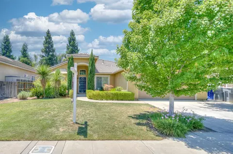 1094 N Coventry Ave, Clovis, CA 93611