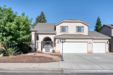 2595 Coventry Ave, Clovis, CA 93611