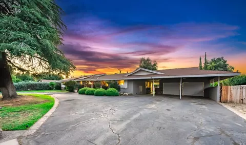 5863 E Parkside Dr, Fresno, CA 93727