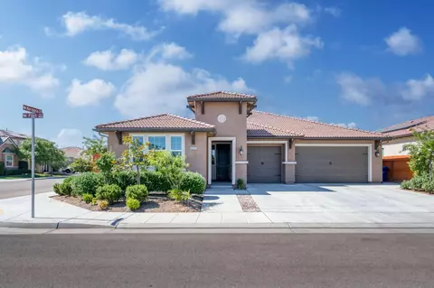 4082 Flint Ave, Clovis, CA 93619