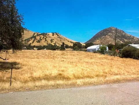 249 Live Oak Dr, Wonder Valley, CA 93657