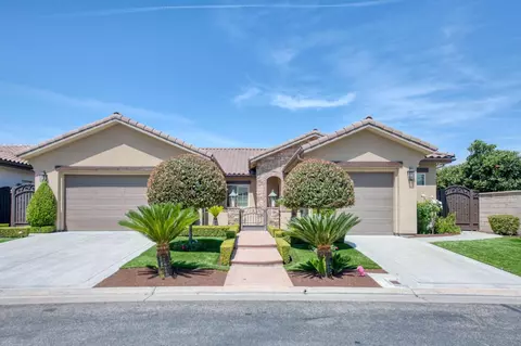 1586 N Newberry Ln, Clovis, CA 93619
