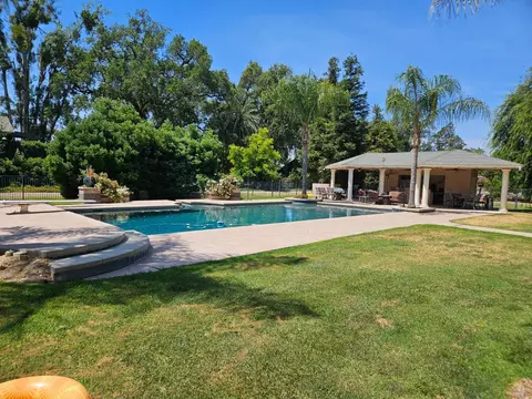 18530 E Flume Ave, Sanger, CA 93657