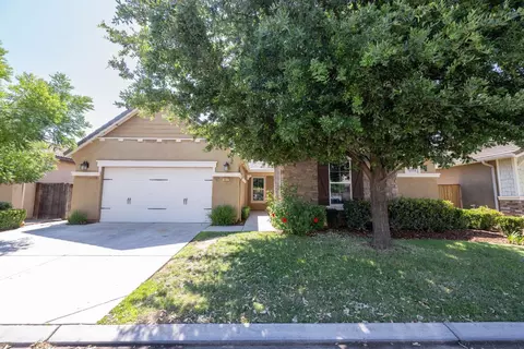 1622 N Broadbent Ln, Clovis, CA 93619