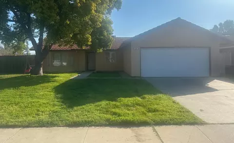 310 Segura Ave, Sanger, CA 93657