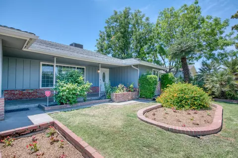3016 E Robinson Ave, Fresno, CA 93726