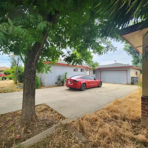 4625 E Norwich Ave, Fresno, CA 93726