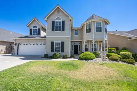 2861 E Jon Dr, Fresno, CA 93720