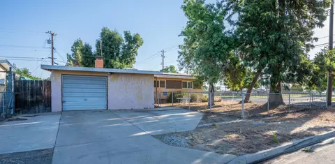 245 Dennis Dr, Clovis, CA 93612