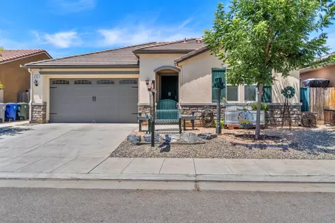 3121 Alamos Ave, Clovis, CA 93619