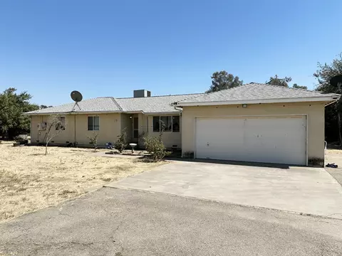 12247 E Clinton Ave, Sanger, CA 93657