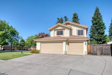 792 Filbert Ave, Clovis, CA 93611