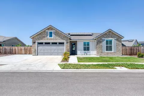 1141 Farmhouse Ave, Clovis, CA 93619