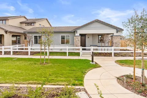1139 Dana Ln S, Madera, CA 93636