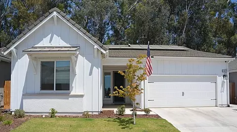 1447 Las Rosas Ave, Clovis, CA 93619