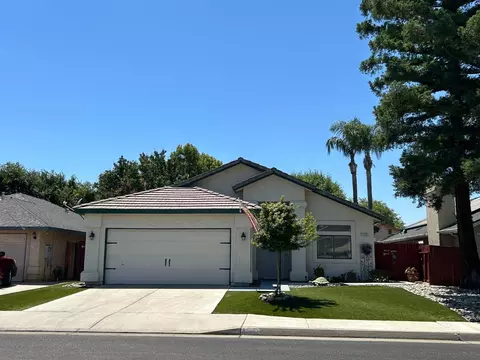 1128 N Carey Ave, Clovis, CA 93611