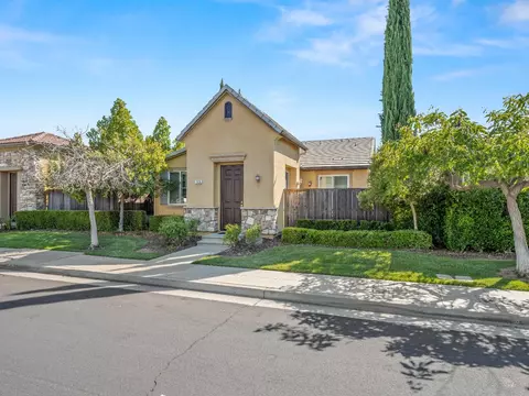1826 N Highland Ave, Clovis, CA 93619