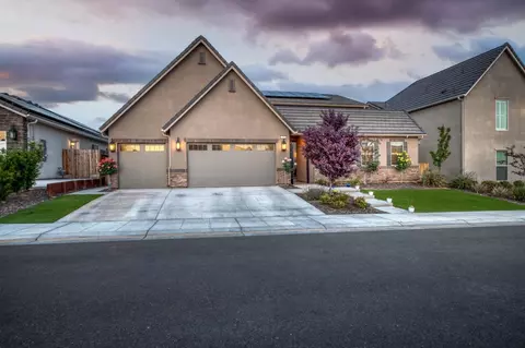 353 Sentinel Dr S, Madera, CA 93636