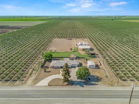 2250 W Mount Whitney Ave, Riverdale, CA 93656