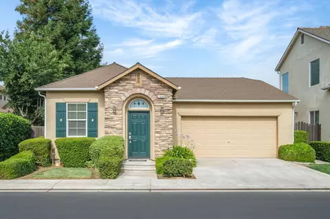 1908 N Tuscany Ln N, Clovis, CA 93619