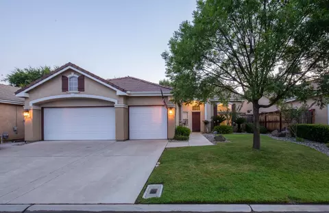10532 E Greenbury Way, Clovis, CA 93619