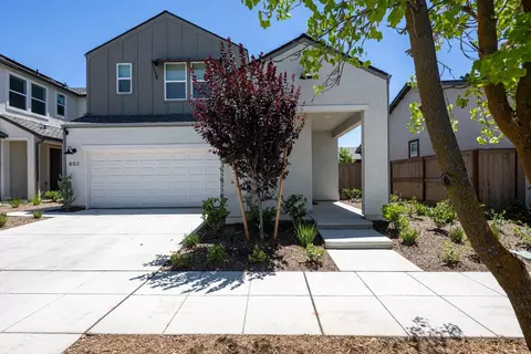 802 Katelyn Ave, Madera, CA 93636