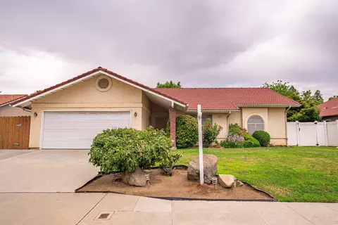 1933 Morris Ave, Clovis, CA 93611