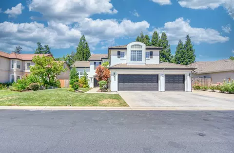 10423 N Sinclair Cir, Fresno, CA 93730