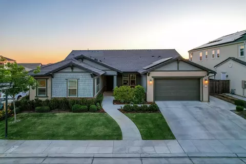 724 Parsons Way S, Madera, CA 93636