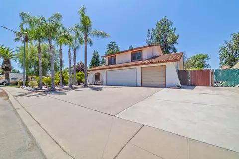 112 N Karen Ave, Clovis, CA 93612