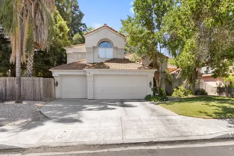 1471 E Omaha Ave, Fresno, CA 93720