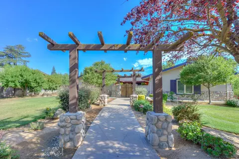 1491 W Sample Ave, Fresno, CA 93711