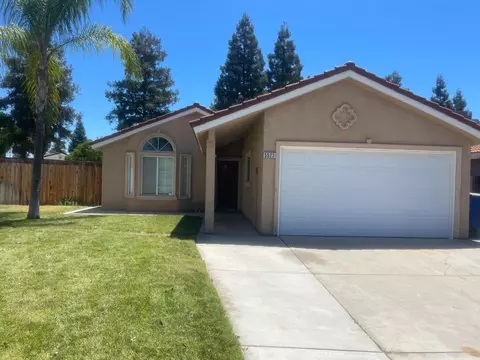 5523 W Vartikian Ave, Fresno, CA 93722
